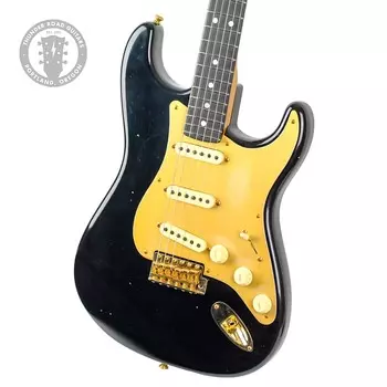 Электрогитара Fender Custom Shop '69 Stratocaster Journeyman Black w/Gold Hardware and Anodized Gold Pickguard