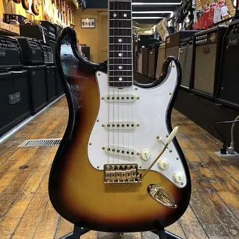 Электрогитара Fender Custom Shop Limited Edition '65 Stratocaster Deluxe Closet Classic Electric Guitar 3-Color Sunburst w/Hard Case
