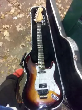 Электрогитара Fender Stratocaster 2022 - Sunburst