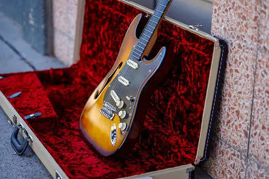 Электрогитара Fender Suona Stratocaster Thinline 2023 - Present - Violin Burst