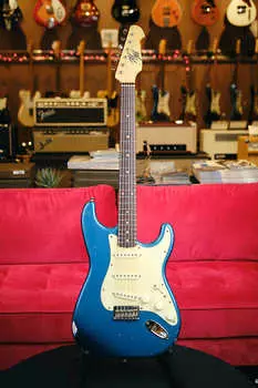 Электрогитара Mario Martin Hardtail Relic'd S-Style - изготовлена ​​на заказ в синем цвете Deep Lake Placid! Mario Hardtail Relic'd S-Style Electric Guitar - Custom Built in a Deep Finish!