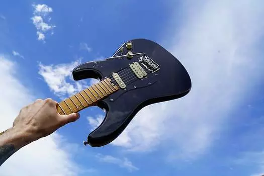 Электрогитара Schecter DIAMOND SERIES MV-6 - Gloss Black - 6-String Electric Guitar