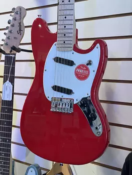 Электрогитара Squier Sonic Mustang, Maple Fingerboard, White Pickguard, Torino Red