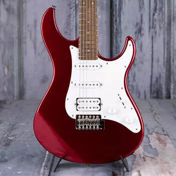 Электрогитара Yamaha PAC012 Pacifica, Metallic Red