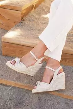 Эспадрильи Rio на платформе и танкетке с завязкой спереди Linzi, бежевый