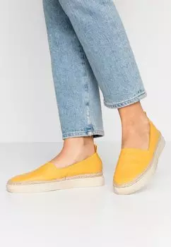 Эспадрильи SLIP-ON Tamaris, цвет sun