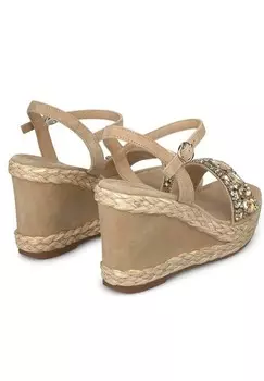 Эспадрильи Tira Con Pedrera Alma en Pena, арена