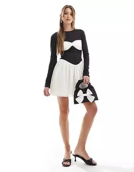 Эксклюзивное мини-платье для фигуристки с контрастной отделкой на груди в черном и белом цвете The Frolic
