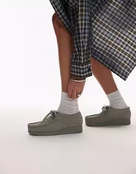 Эксклюзивные туфли WallabeeEvo от Clarks x Asos из бледно-серой/голубой замши