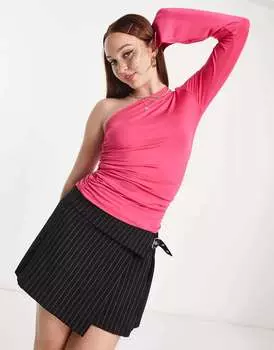 Эксклюзивный розовый топ на одно плечо с длинными рукавами и рюшами Weekday Cia