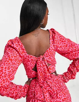 Эксклюзивный укороченный топ с бантом на спине Collective the Label в розово-красном леопардовом принте
