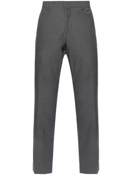 John Richmond прямые брюки со складками и логотипом, серый