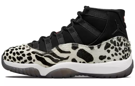 Кроссовки Jordan Air Jordan 11 Vintage Basketball AR0715-010, черный/белый