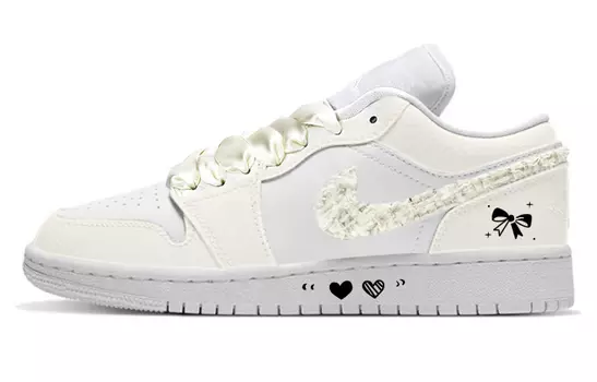 Кроссовки Air JORDAN 1 Vintage Basketball Shoes Women's Low-Top White Black
