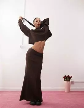 Юбка макси в рубчик COLLUSION коричневого цвета