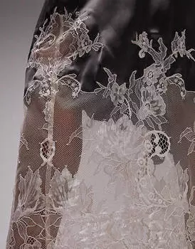 Юбка миди премиум-класса с кружевными вставками Topshop Темно-серого и кремового цвета