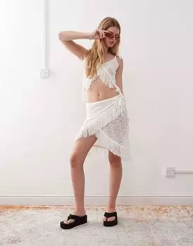 Юбка-обертка COLLUSION с кисточками, связанная крючком, кремового цвета