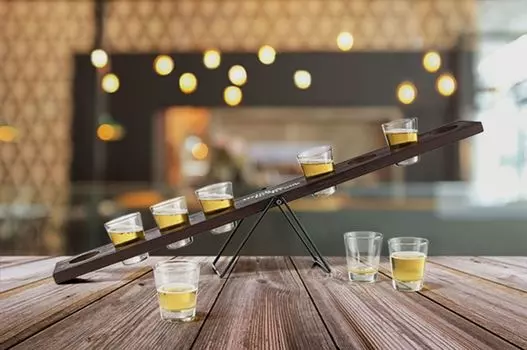 Качалка для ликерных напитков для декоративной подачи с 8 стаканами для шнапса 66155 HI