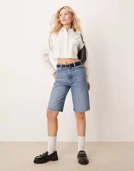 Кальвин Кляйн Джинс удлинённые бермуды-шорты в светлом оттенке денима