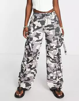 Камуфляжные брюки свободного кроя в стиле милитари ASOS DESIGN