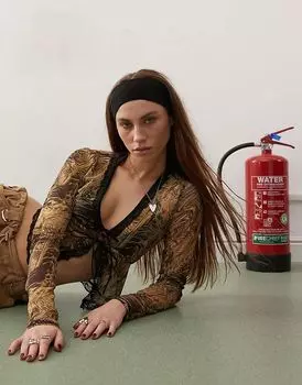 Кардиган COLLUSION из сетчатой ткани с анималистичным принтом и кружевной отделкой желтого цвета