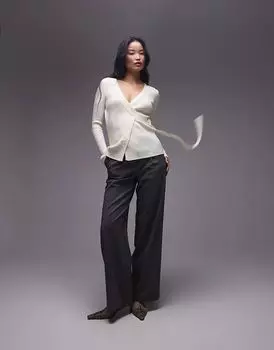 Кардиган с квадратной пряжкой и запахом белого цвета Mango