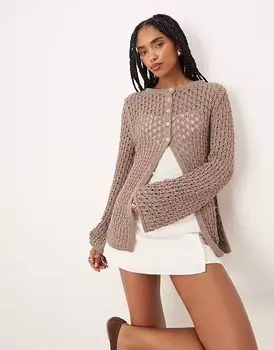 Кардиган с разрезом по горловине ASOS DESIGN, связанный крючком, цвета мокко