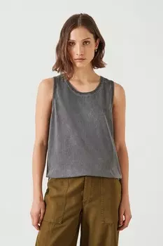 Карла расслабилась в танке Hush, черный