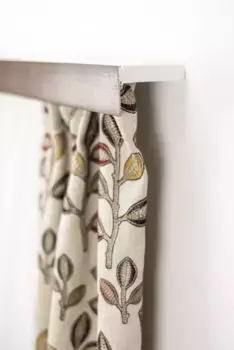 Карниз для штор GARESA "Пластиковый карниз с крышкой", 2 направляющие, желаемая длина, потолочный монтаж, выдвижной, легкий монтаж, простой 390 см, цвет nussbaum