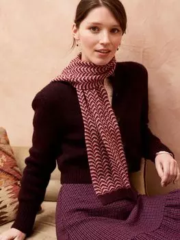 Кашемировый шарф волнистой вязки Brora, баклажаны