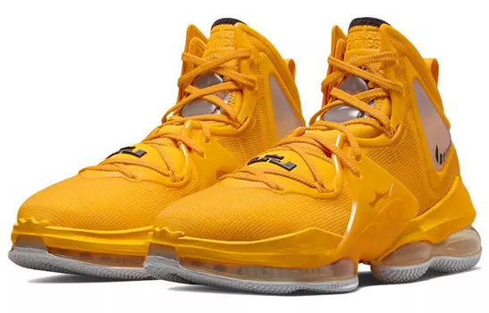 Каска Nike LeBron 19