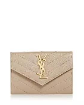 Кассандра Мателасс&;eacute; Маленький кошелек-конверт из кожи с тиснением Grain De Poudre Saint Laurent, цвет Tan/Beige