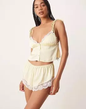 Kat The Label Arabella – короткие шорты с атласной отделкой и кружевом в цвете лимончелло