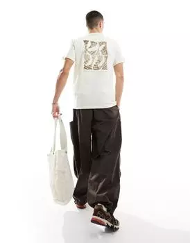 Kavu кремово-белая футболка с принтом на спине