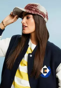 Кепка Esprit, бордово-красная.