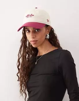 Кепка с логотипом New Era и контрастным козырьком в кремово-белом и красном цвете