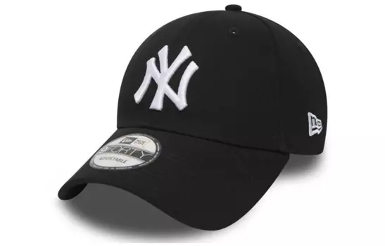 Кепка с вышитым логотипом New Era