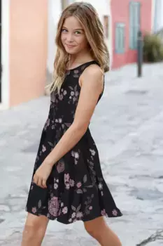 KIDSWORLD трикотажное платье с цветочным принтом, цвет Schwarz-Geblmt-Bedruckt