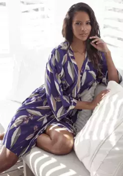 Кимоно LASCANA, длиной до икры, с контрастной окантовкой, фиолетовый