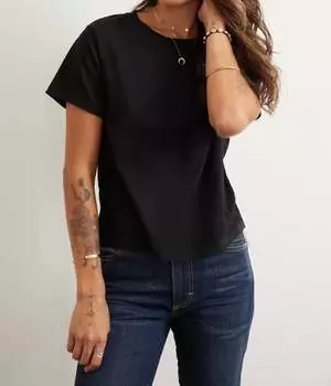 Классическая футболка черного цвета AMO