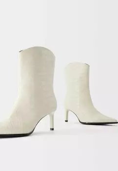 Классические ботильоны ANIMAL EMBOSSING Bershka, белый