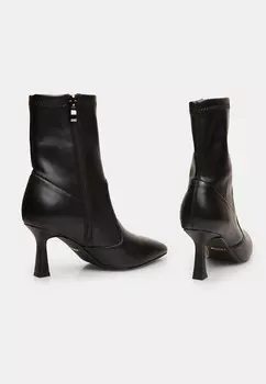 Классические ботильоны Bata, черный