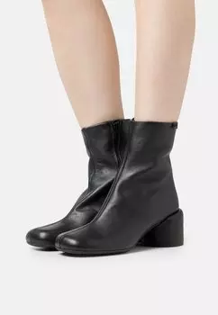 Классические ботильоны Camper