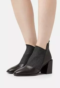 Классические ботильоны Castaer