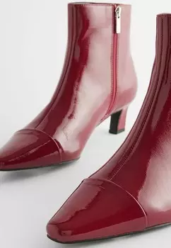 Классические ботильоны FOREVER COMFORT CHISEL TOE Next, цвет Mottled Red