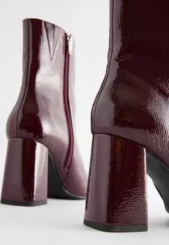 Классические ботильоны FOREVER COMFORT SQUARE TOE REGULAR FIT Next, красный