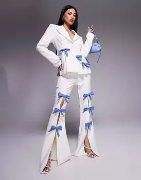 Классические брюки ASOS LUXE кремового цвета с джинсовыми бантами