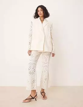 Классические брюки с вышивкой ASOS DESIGN кремового цвета