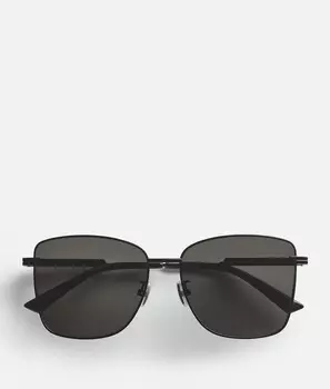 Классические квадратные солнцезащитные очки Bottega Veneta, черный/серый