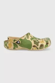 Классические шлепанцы с камуфляжным принтом Crocs, зеленый